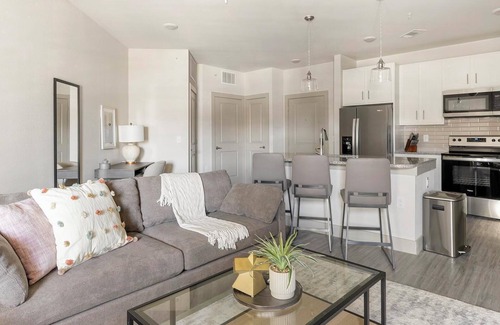 South Arlington Apartment | Landing | Beautiful 1BD, Pool, Clubhouse