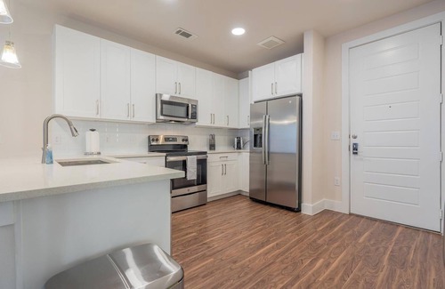 Wetmore Apartment | Landing | Chic 1BD, Clubhouse, Gym