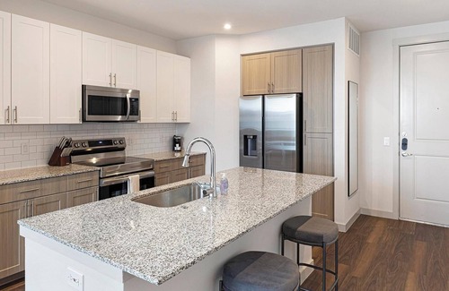 Fate Apartment | Landing | Chic 1BD, Clubhouse, Gym