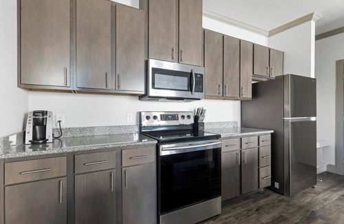 Manor Apartment | Landing | Chic 1BD, Clubhouse, Gym
