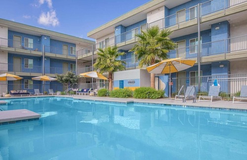 Goodyear Apartment | Landing | Chic 1BD, Gym, Clubhouse