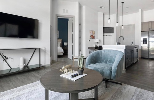 MLK Apartment | Landing | Chic 1BD, Gym, Courtyard