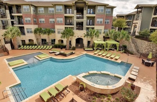 Sweetbriar Apartment | Landing | Chic 1BD, Gym, Courtyard