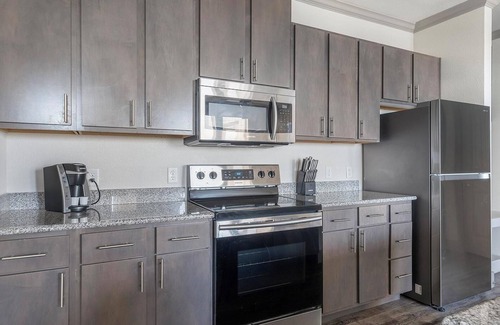 Manor Apartment | Landing | Chic 1BD, Gym, Courtyard