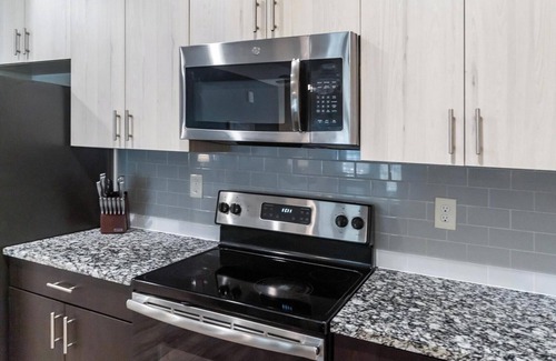 Charlotte Apartment | Landing | Chic 1BD, Gym, Clubhouse