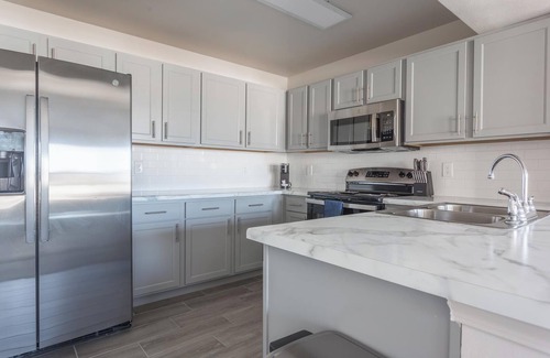 Broken Arrow Apartment | Landing | Chic 1BD, Pool, Gym