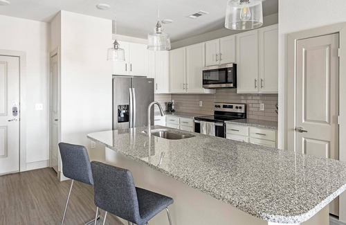 South Arlington Apartment | Landing | Chic 1BD, Clubhouse, Pool