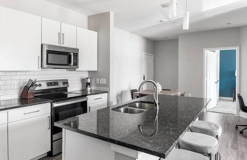 Allen Apartment | Landing | Chic 1BD, Yoga Studio, Clubhouse