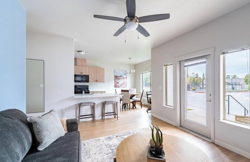 Molalla Apartment | Landing | Chic 2BD, Clubhouse, Gym