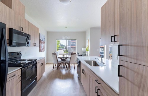 Molalla Apartment | Landing | Chic 2BD, Clubhouse, Gym