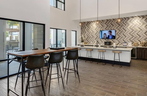 San Marco Apartment | Landing | Chic 2BD, Gym, Pool