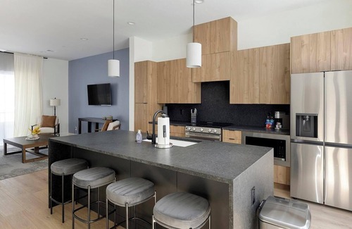 Dallas Apartment | Landing | Chic 2BD in Downtown Dallas