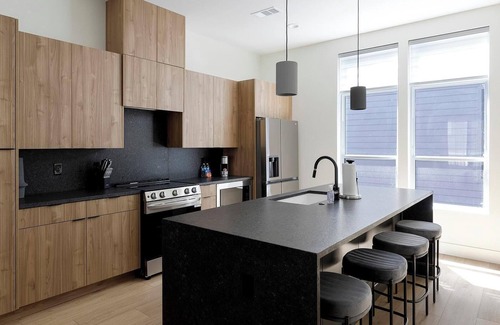 Dallas Apartment | Landing | Chic 2BD in Downtown Dallas