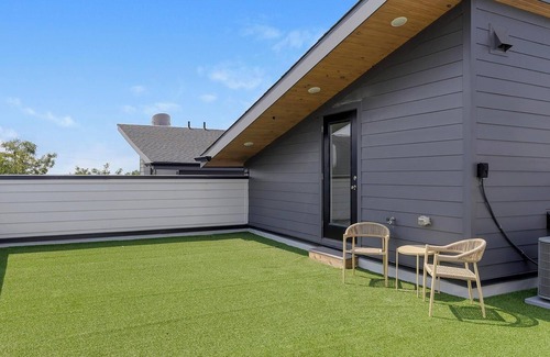 Dallas Apartment | Landing | Chic 2BD in Downtown Dallas