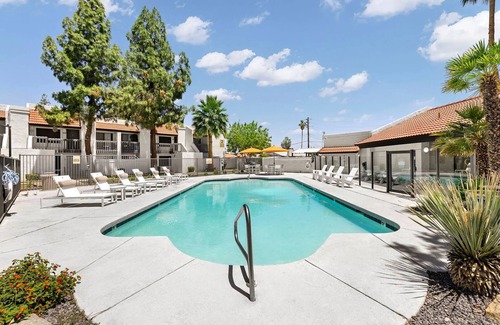 Maryvale Apartment | Landing | Chic 2BD in Maryvale Village