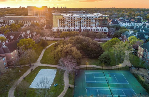 Houston Apartment | Landing | Chic 2BD, Tennis Court, Gym