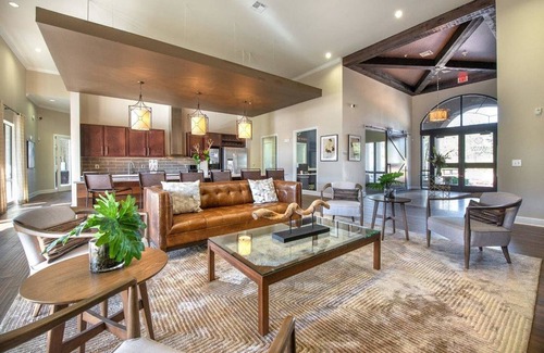 Spring Apartment | Landing | Chic 2BD, Gym, Pool