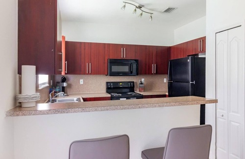 Homestead Apartment | Landing | Chic 3BD, Pool