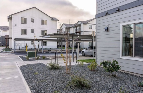 Woodburn Apartment | Landing | Chic Studio, Gym, Clubhouse