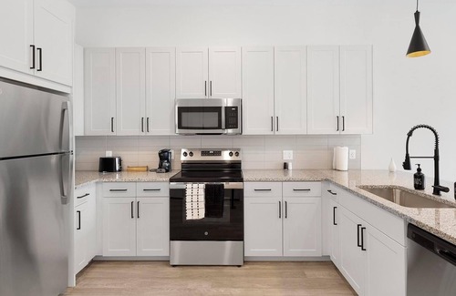 Denton Apartment | Landing | Chic Studio, Gym