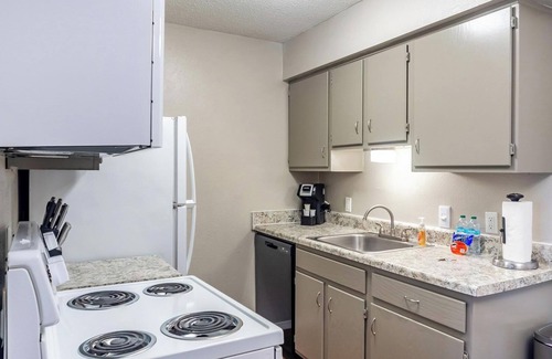 South Tulsa Apartment | Landing | Incredible 1BD, Gym, Clubhouse