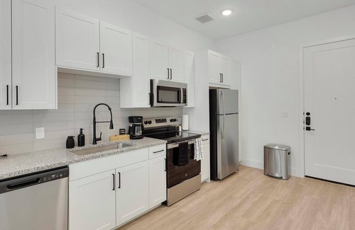 Denton Apartment | Landing | Incredible 1BD in Denton