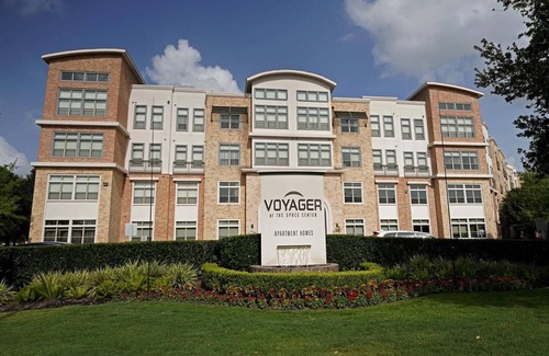 Nassau Bay Apartment | Landing | Incredible 1BD, Pool, Gym