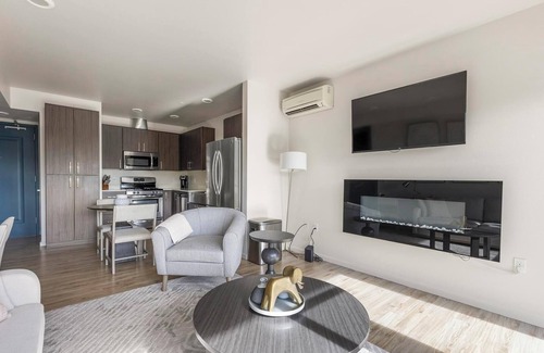 Hayden Island Apartment | Landing | Incredible 1BD, Gym, Clubhouse