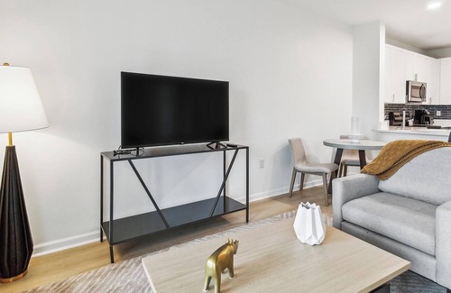 Eden Apartment | Landing | Incredible 1BD, Pool, Gym