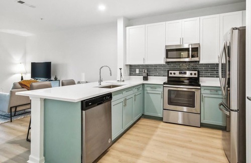 Eden Apartment | Landing | Incredible 1BD, Pool, Gym