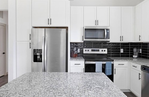 Fort Worth Apartment | Landing | Incredible 2BD, Gym, Clubhouse