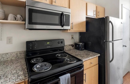 New Pathways Apartment | Landing | Incredible 2BD, Clubhouse, Gym