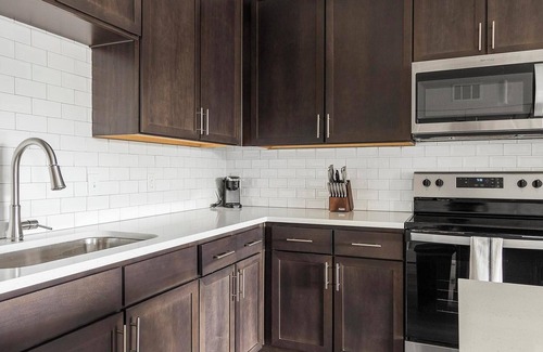 Palmetto Apartment | Landing | Incredible 2BD, Gym, Pool