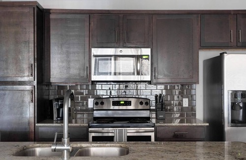 Buda Apartment | Landing | Incredible 2BD, Yoga Studio, Clubhouse