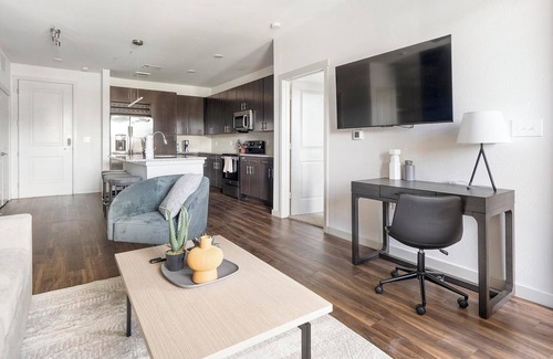 Wetmore Apartment | Landing | Incredible 2BD, Gym, Courtyard