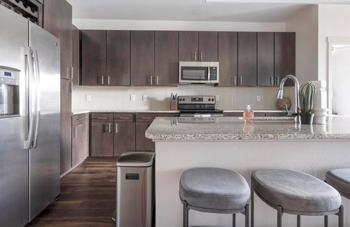 Wetmore Apartment | Landing | Incredible 2BD, Gym, Courtyard