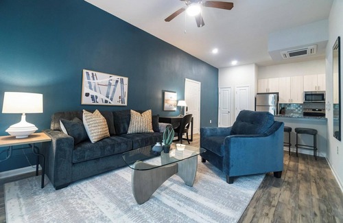 Charlotte Apartment | Landing | Modern 1BD, Clubhouse, Gym