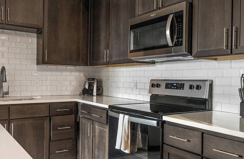 Palmetto Apartment | Landing | Modern 1BD, Clubhouse, Pool