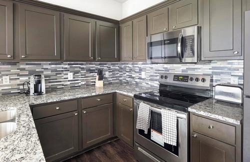 Richmond Apartment | Landing | Modern 1BD, Clubhouse, Gym