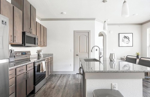 Manor Apartment | Landing | Modern 1BD, Clubhouse, Gym