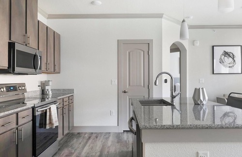 Manor Apartment | Landing | Modern 1BD, Clubhouse, Gym