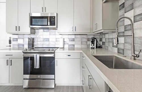 Round Rock Apartment | Landing | Modern 1BD, Gym, Pool