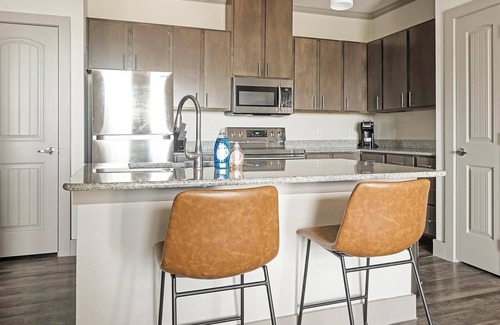 Manor Apartment | Landing | Modern 1BD, Gym, Clubhouse