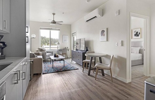 Portland Heights Apartment | Landing | Modern 1BD, Gym