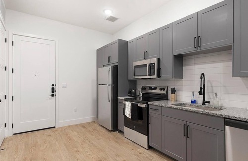 Denton Apartment | Landing | Modern 1BD in Denton