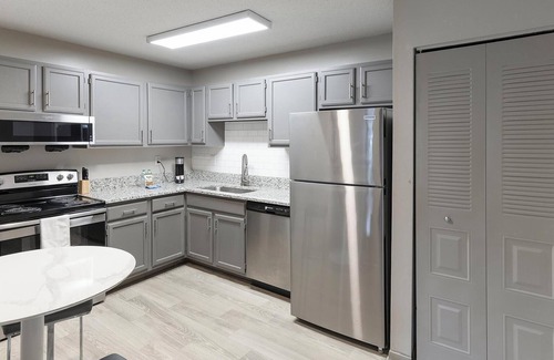 Huntsville Apartment | Landing | Modern 1BD, Pool, Clubhouse