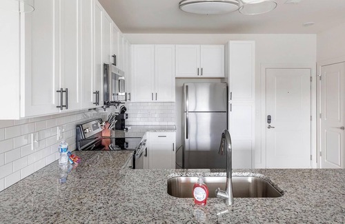 Athens Apartment | Landing | Modern 1BD, Pool, Gym