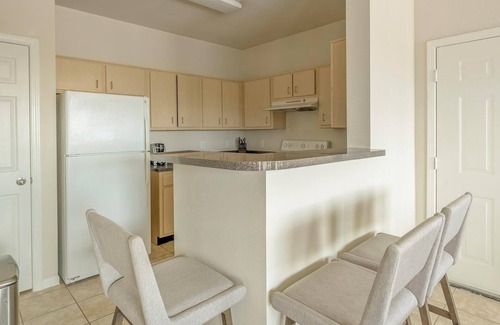 Southbelt/Ellington Apartment | Landing | Modern 1BD, Pool, Gym