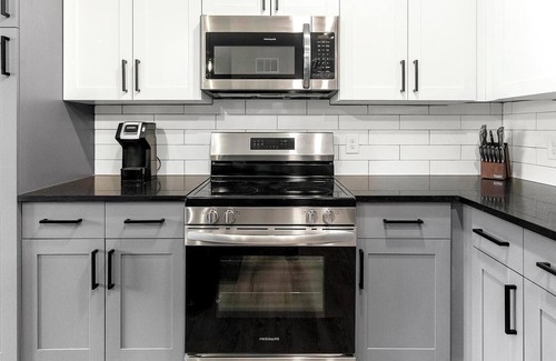 Northside Apartment | Landing | Modern 1BD, Gym, Pool