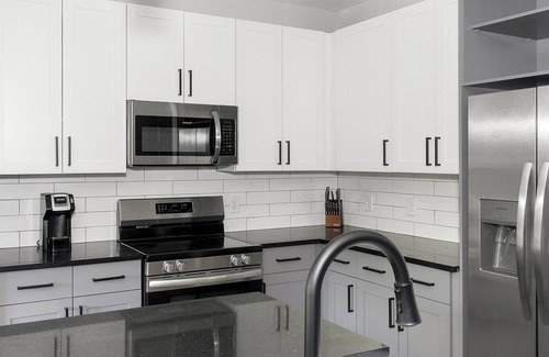 Northside Apartment | Landing | Modern 1BD, Gym, Pool